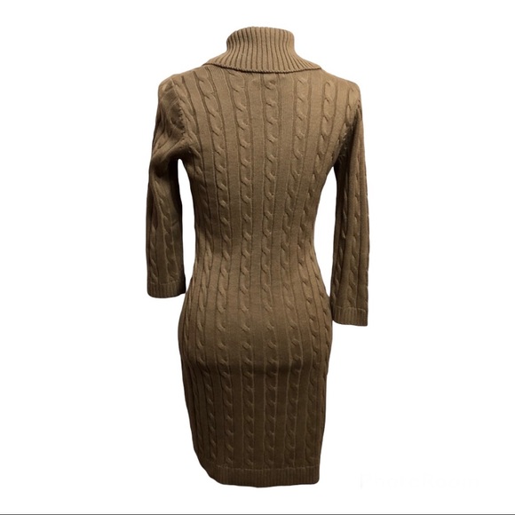 Ellen Tracy cable knit sweater dress. - Picture 2 of 10